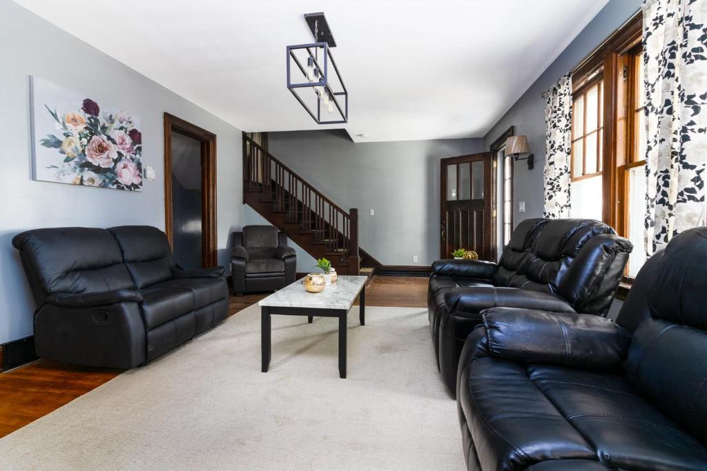 Posezení v ubytování 5BR, close to Niagara Falls State Park