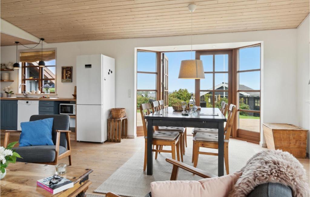 Kuchyň nebo kuchyňský kout v ubytování Holiday Home Brunebanke Glesborg