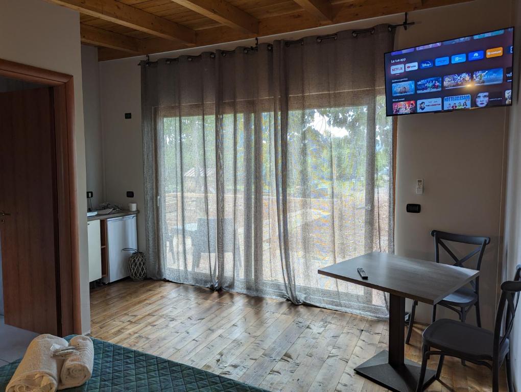 TV a/nebo společenská místnost v ubytování Cubo House