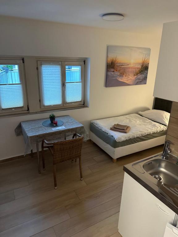 Postel nebo postele na pokoji v ubytování Hotel Kreuz Renchen
