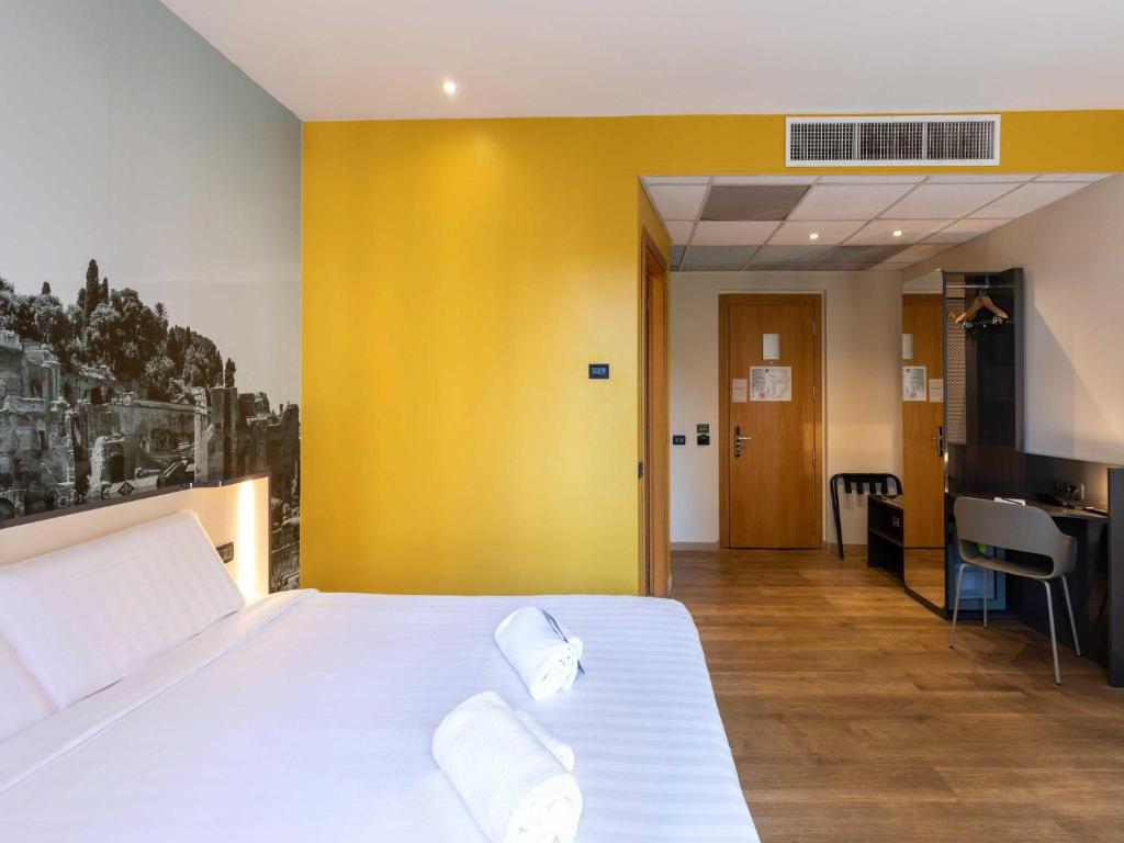 Postel nebo postele na pokoji v ubytování B&B Hotel Roma Tuscolana San Giovanni
