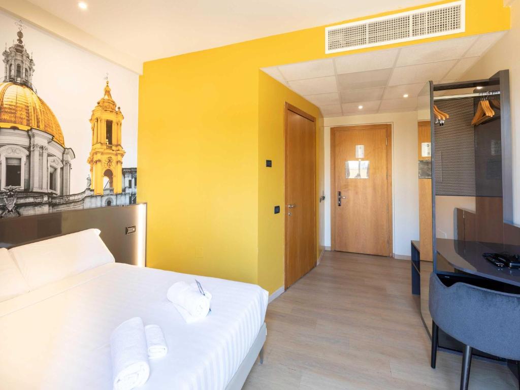 Postel nebo postele na pokoji v ubytování B&B Hotel Roma Tuscolana San Giovanni