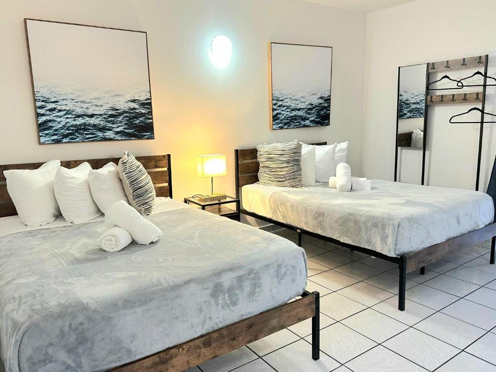 Postel nebo postele na pokoji v ubytování Nautilus by La Jamaca Hotels-Downtown La Parguera