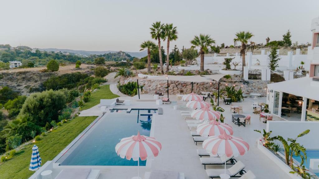 Bazén v ubytování The Palms Concept Hotel Adults Only 16 Plus nebo v jeho okolí