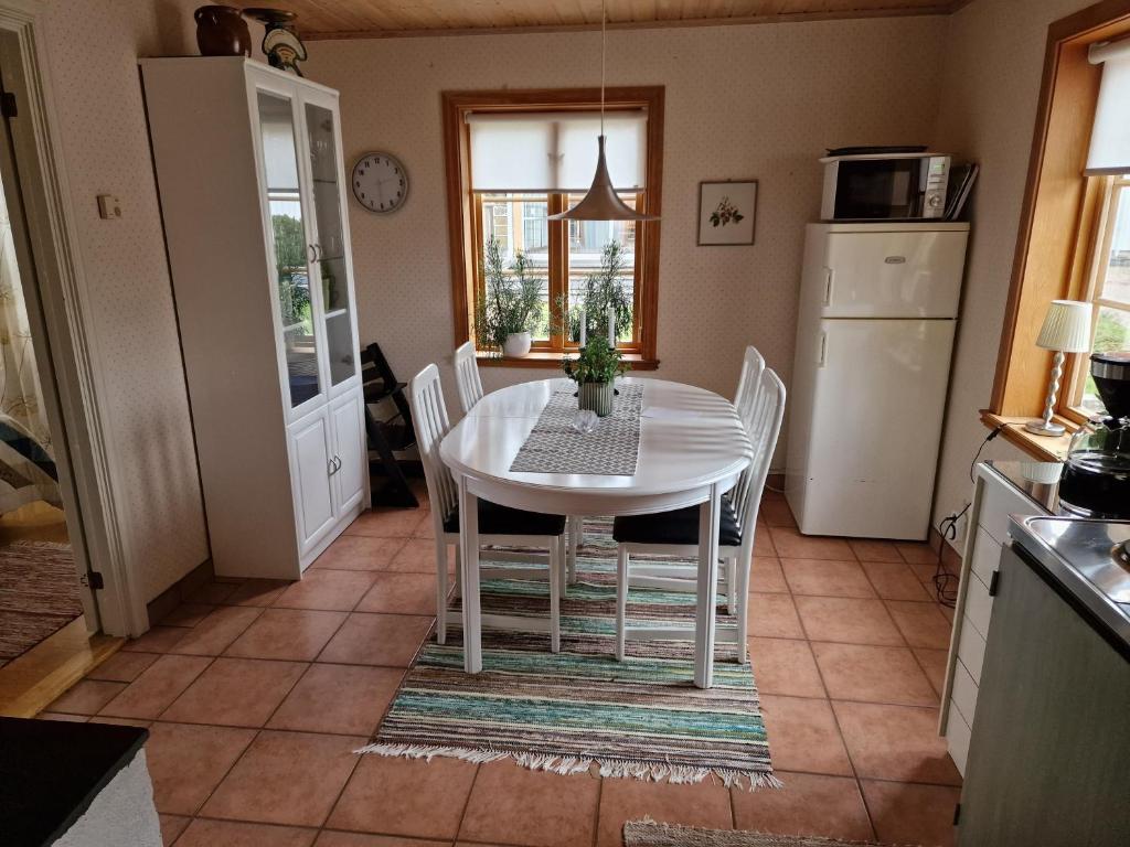 Kuchyň nebo kuchyňský kout v ubytování Stuga i Småland