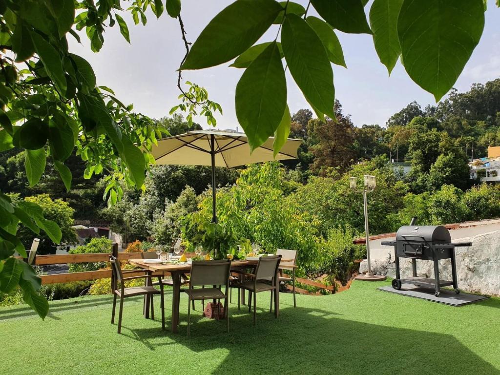 Κήπος έξω από το Las Calas A by Villas Rivero