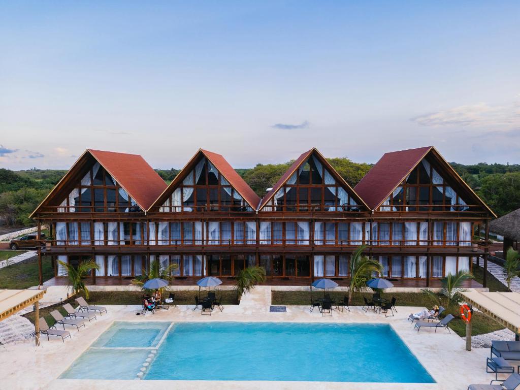 Bazén v ubytování Riverside Hotel Chachalacas nebo v jeho okolí