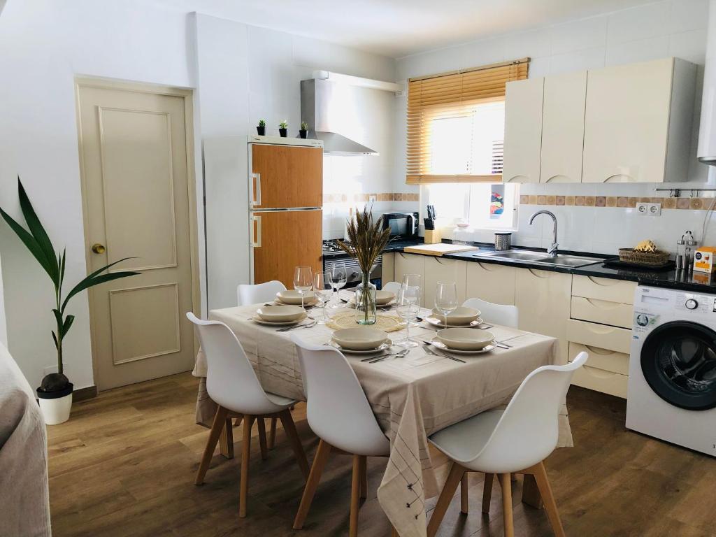 Kuchyň nebo kuchyňský kout v ubytování Apartamento del Mar