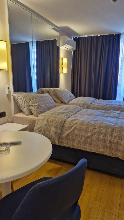 Postel nebo postele na pokoji v ubytování Lamar hotel