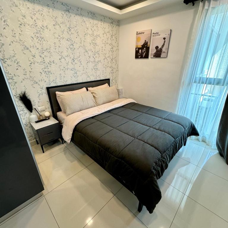 Postel nebo postele na pokoji v ubytování Arcadia Beach Continental 1BR Apt Mid-High Floor Pool View Cozy Vibes