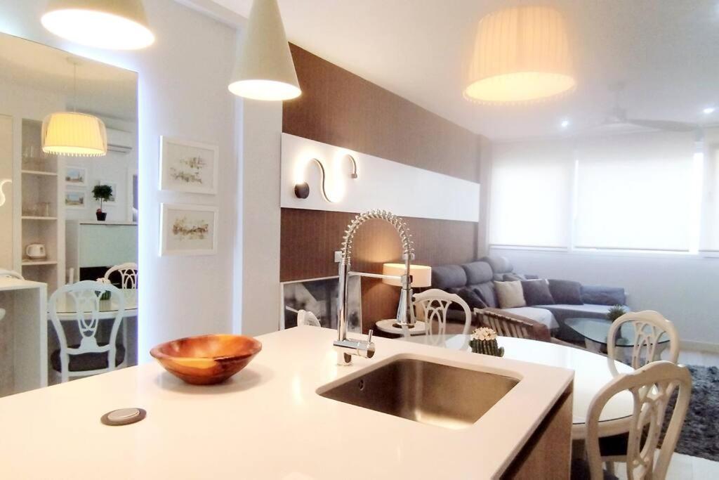 PICASSO - Quiet Renovated Apartment with Oven and Dishwasher and Lift - Steps from Calle San Miguel