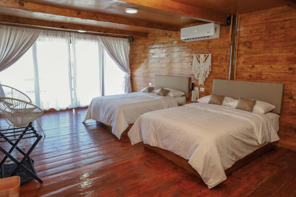 Postel nebo postele na pokoji v ubytování Riverside Hotel Chachalacas