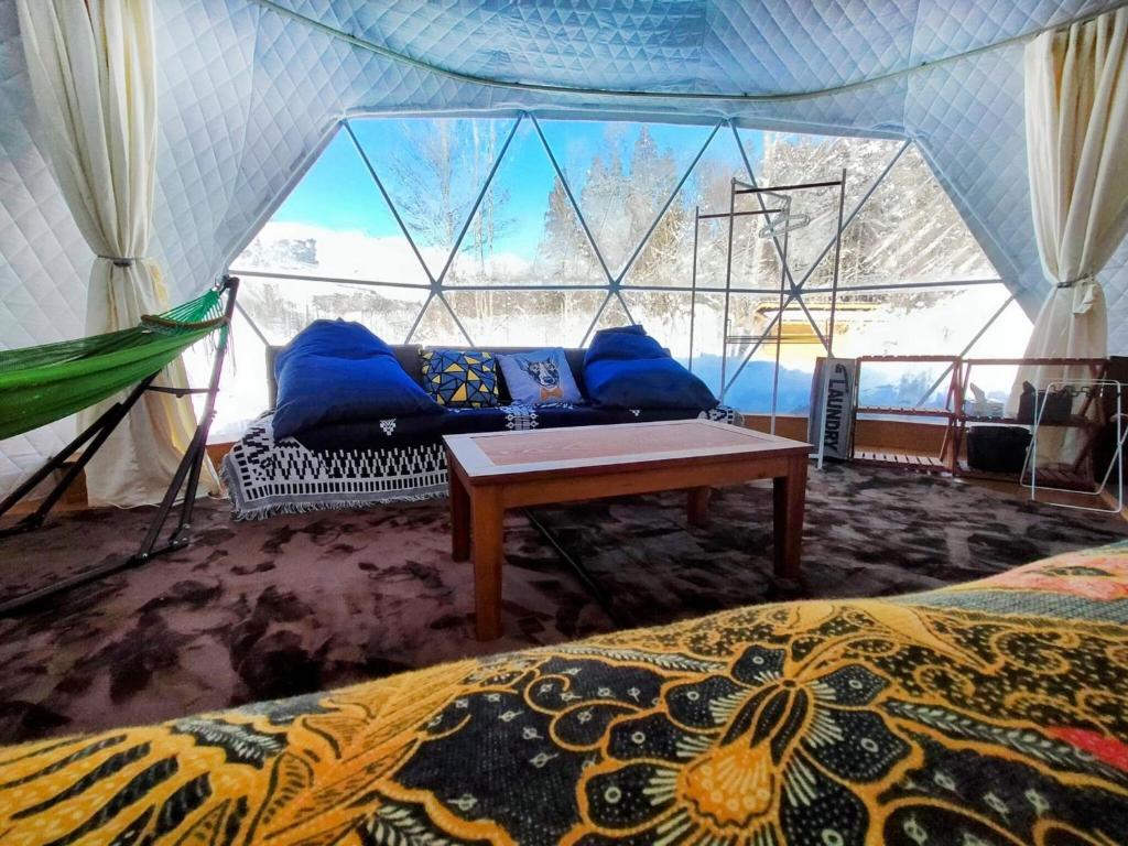 a room with a bed and a table in a tent at Hakuba Mori no Wasabi Farm Auto Campsite - Vacation STAY 22254v in Hakuba