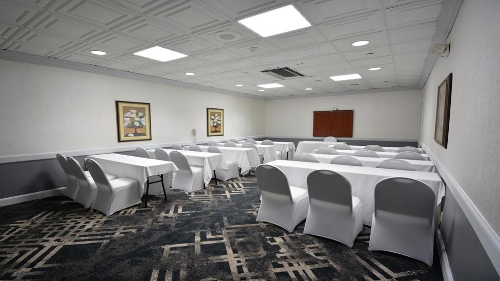 Konferenční prostory v ubytování Holiday Inn Hazlet by IHG