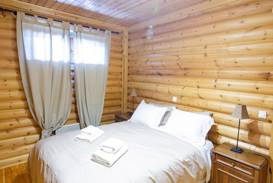 Postel nebo postele na pokoji v ubytování Apartment Styga Kalavrita