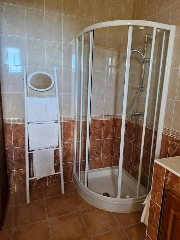 Salle de bains dans l'établissement Chambres d'hôtes à Pêtre