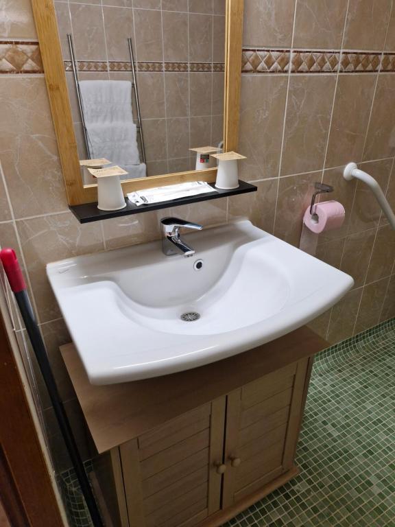 Salle de bains dans l'établissement Chambres d'hôtes à Pêtre