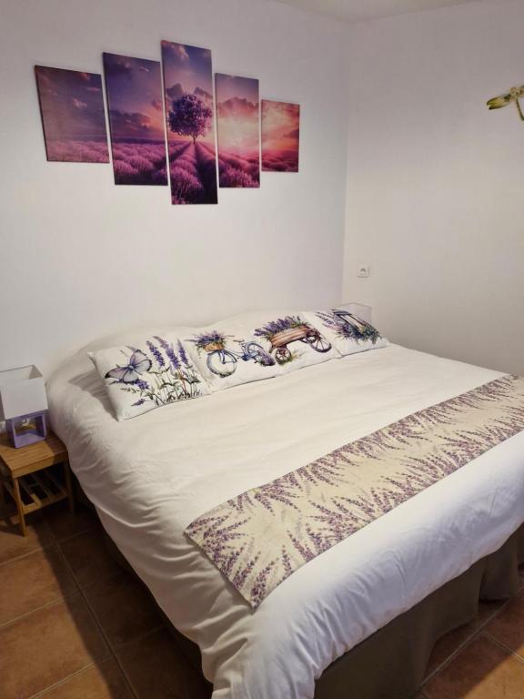 Un ou plusieurs lits dans un hébergement de l'établissement Chambres d'hôtes à Pêtre