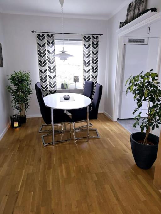 Posezení v ubytování Lägenhet centralt i Halmstad