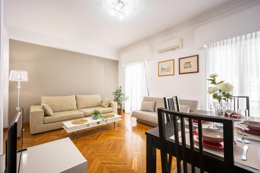 Spacious 2 Bedroom Apartment in Kolonaki