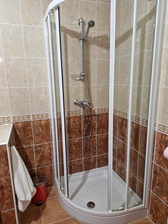 Salle de bains dans l'établissement Chambres d'hôtes à Pêtre
