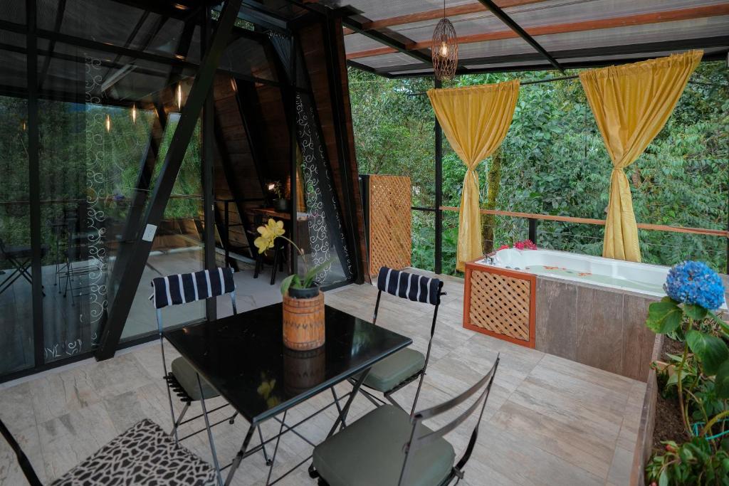 Balkón nebo terasa v ubytování Suites Casa ColibrÍ