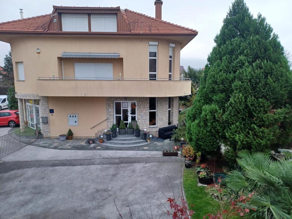 Budova, v ktorej sa vila nachádza