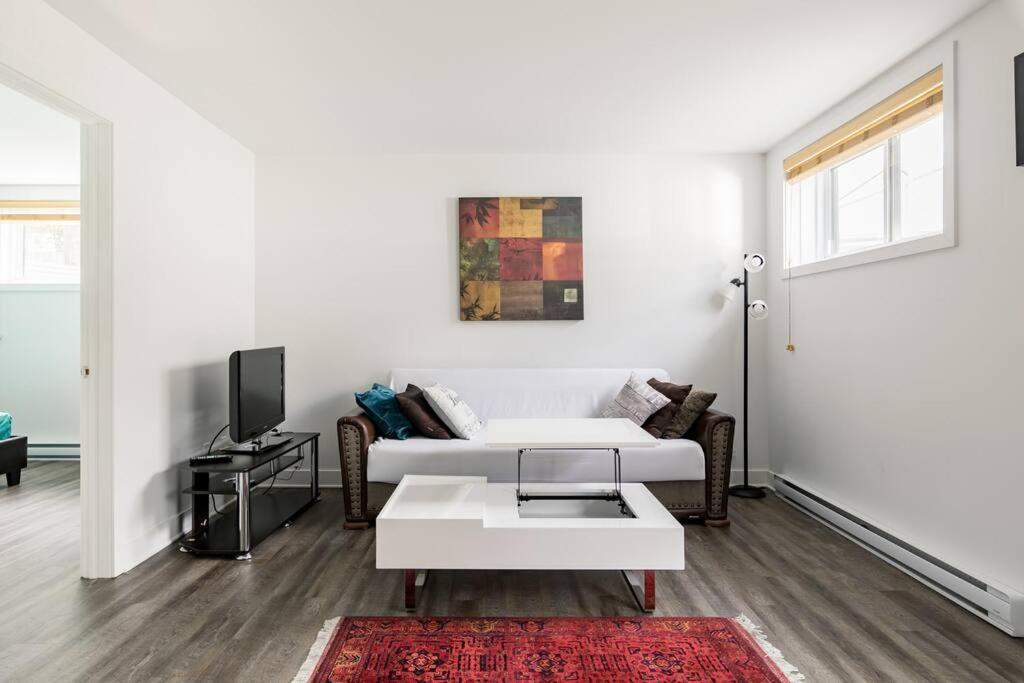 TV a/nebo společenská místnost v ubytování Logement neuf, spacieux