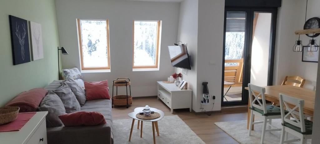 Ruang duduk di Apartman LeDa - Ski centar Ravna Planina Gornje Pale