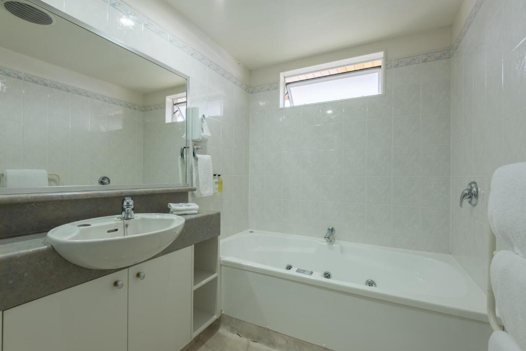 Baywatch Motor Inn - Resim 34