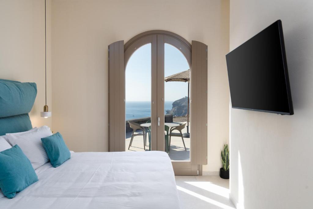 TV a/nebo společenská místnost v ubytování Bay View Residences Santorini