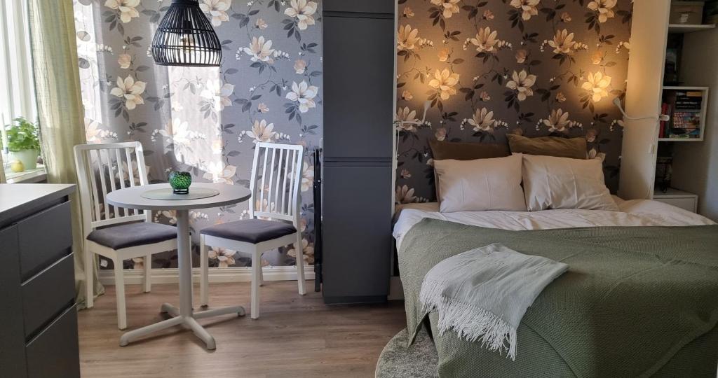 Postel nebo postele na pokoji v ubytování Mysig 1a med Minispa, 20 min från Kinnekulle