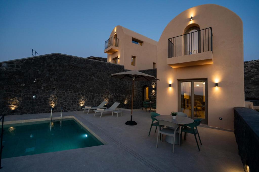 Bazén v ubytování Bay View Residences Santorini nebo v jeho okolí