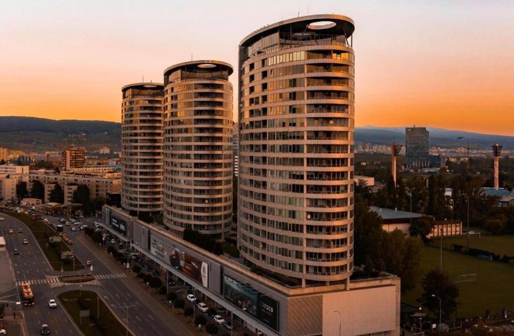 due edifici alti in una città con autostrada di Skyline View Apartment - 15th Floor Bliss a Bratislava
