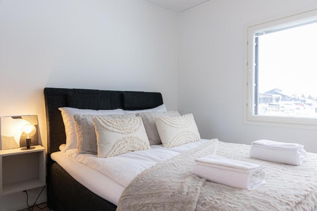 Postel nebo postele na pokoji v ubytování Snow Heaven Suites