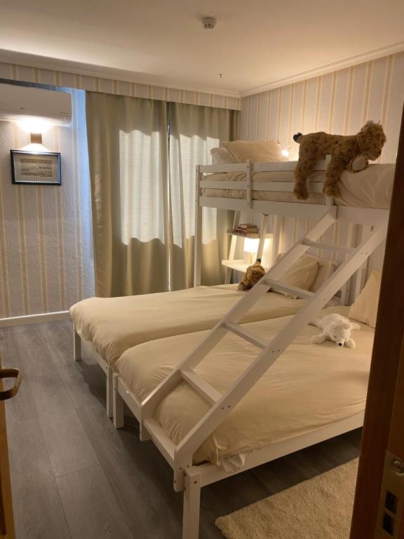 Uma cama ou camas num quarto em Hotel Lusitano