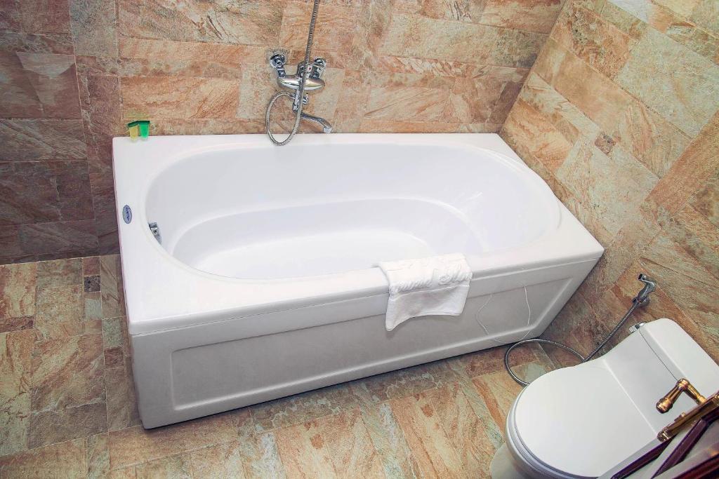 Koupelna v ubytování Diamond Hotel