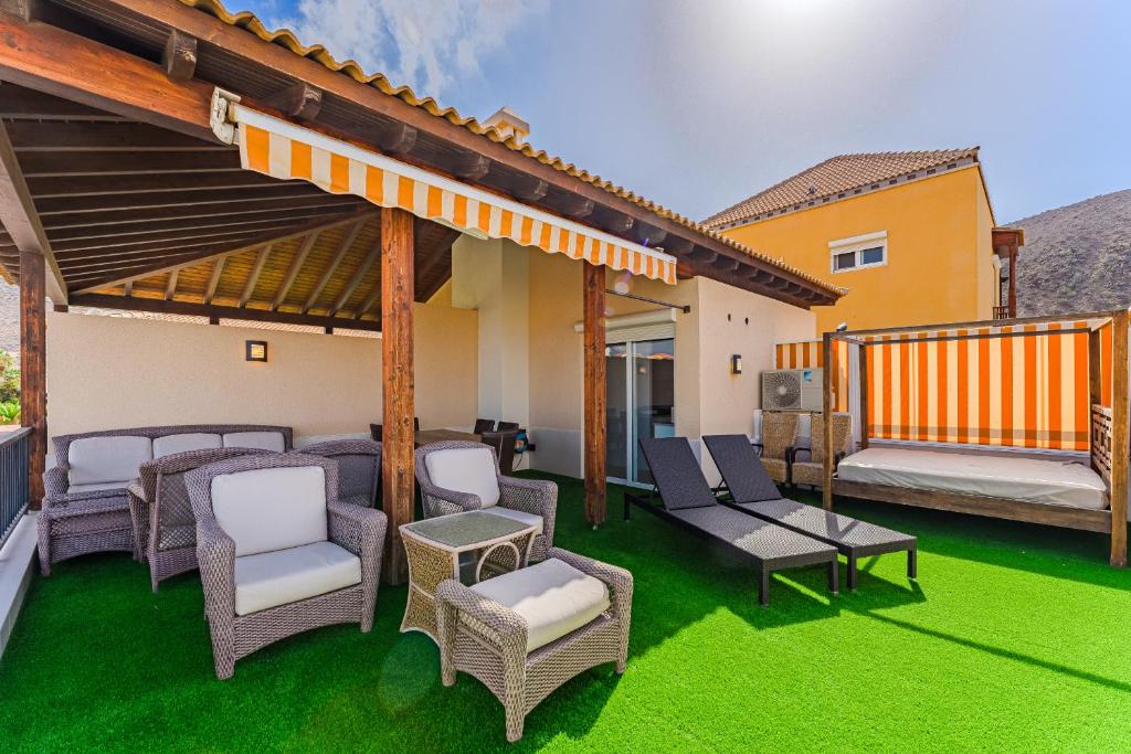 Patio nebo venkovní prostory v ubytování Deluxe Villa Tenerife Los Cristianos