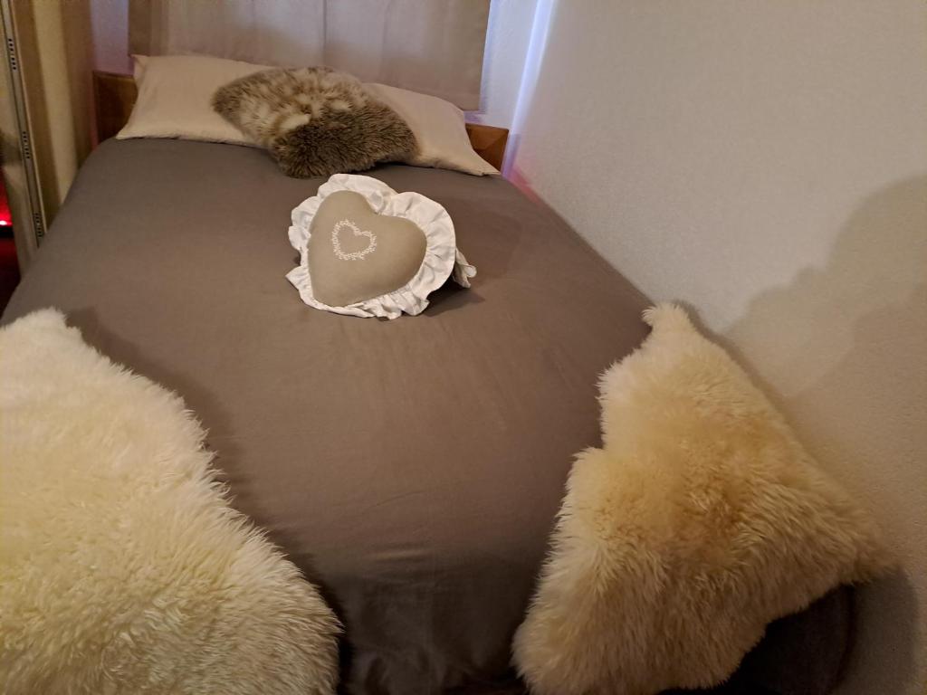Postel nebo postele na pokoji v ubytování Vacances en tout tranquillité à Vercorin
