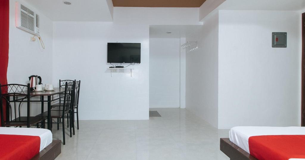 TV a/nebo společenská místnost v ubytování RedDoorz near UST Sampaloc Manila