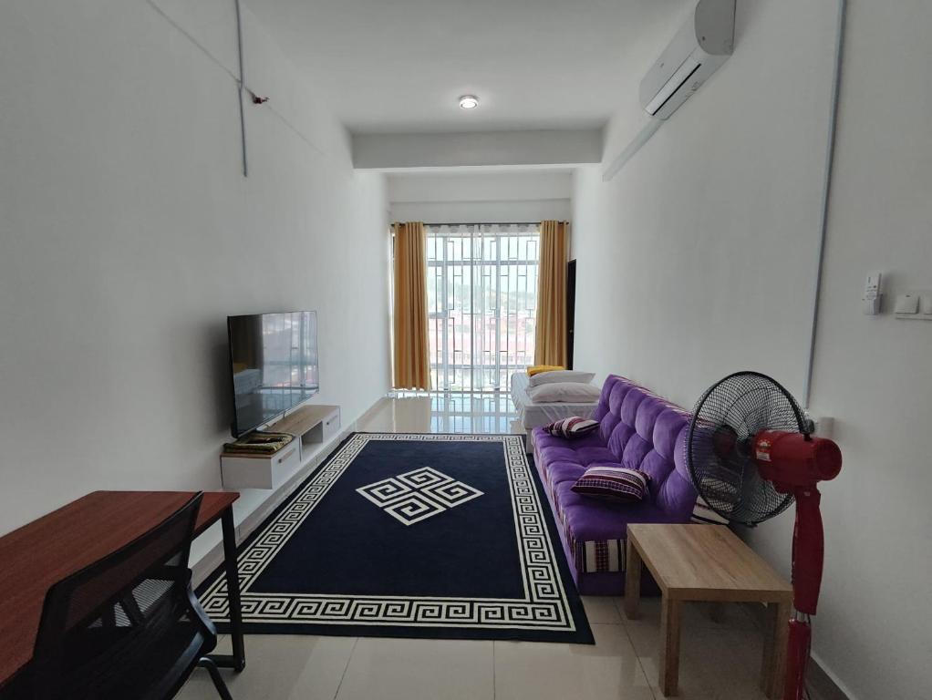 TV a/nebo společenská místnost v ubytování Homestay Studio Apartment Bentara Suite, Kompleks Mutiara Gua Musang