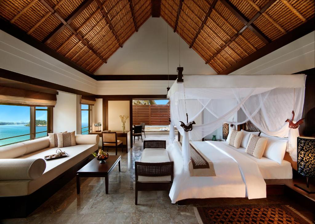 Postel nebo postele na pokoji v ubytování Banyan Tree Bintan
