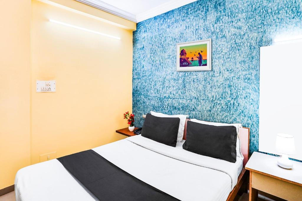 Postel nebo postele na pokoji v ubytování Super Hotel O Vibrant Residency