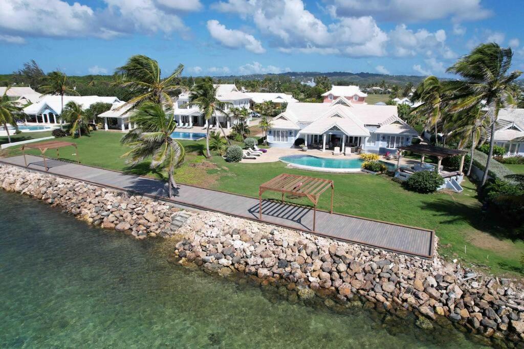 Πισίνα στο ή κοντά στο Rose Villa Tobago