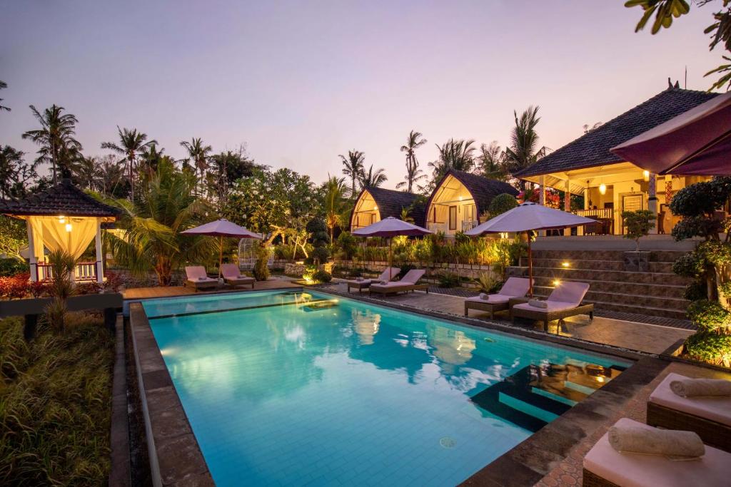 een afbeelding van een zwembad bij een villa bij Akusara Jungle Resort And Spa in Nusa Penida