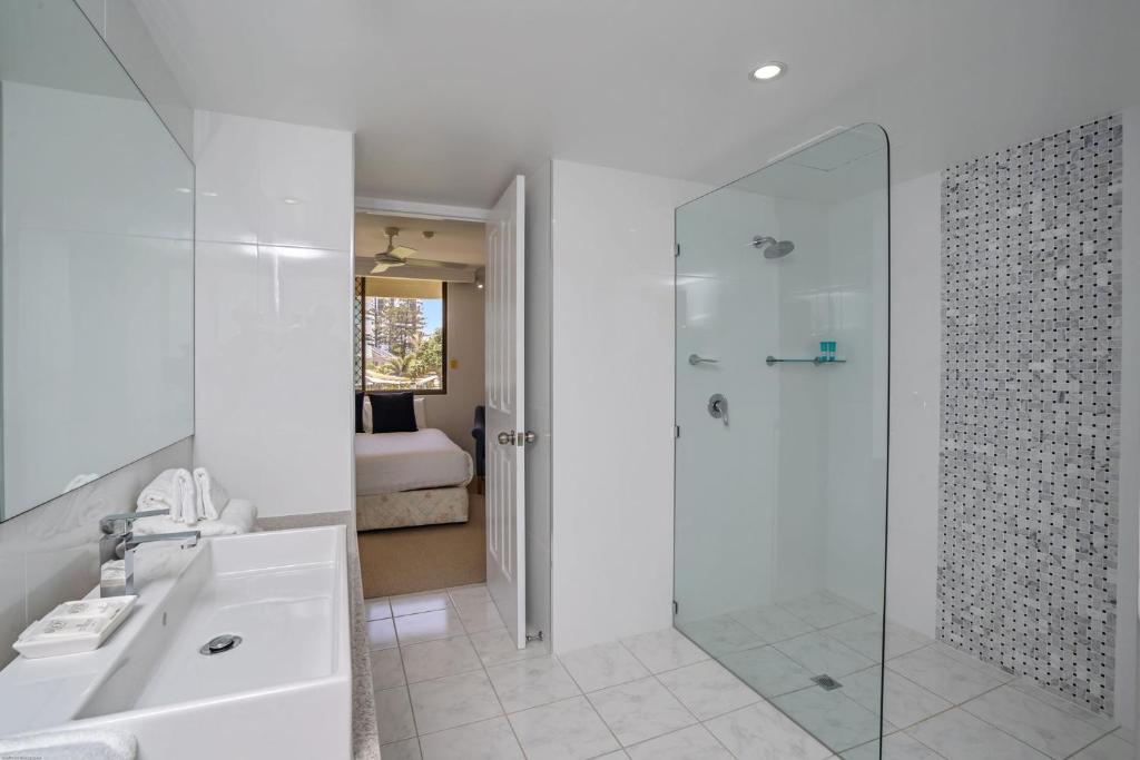 Dorchester On The Beach - Resim 23