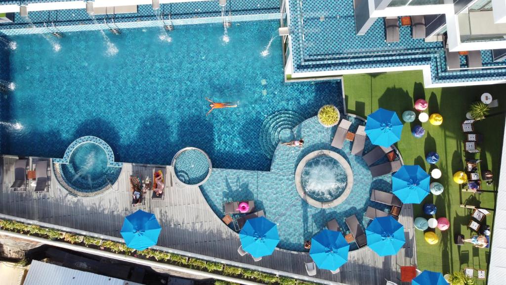 Bazén v ubytování The Yama Hotel Phuket nebo v jeho okolí