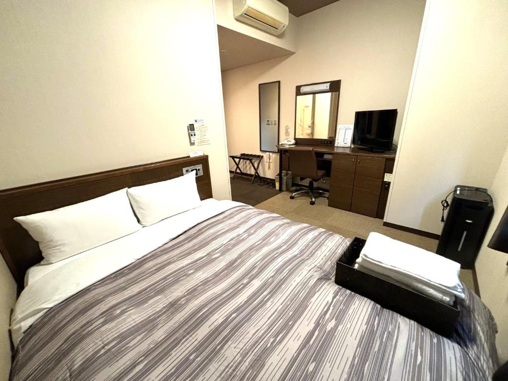 Postel nebo postele na pokoji v ubytování Hotel Route-Inn Sagamihara -Kokudo 129 Gou-