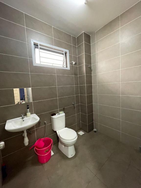 Koupelna v ubytování HOMESTAY TERATAK SAKINAH ii