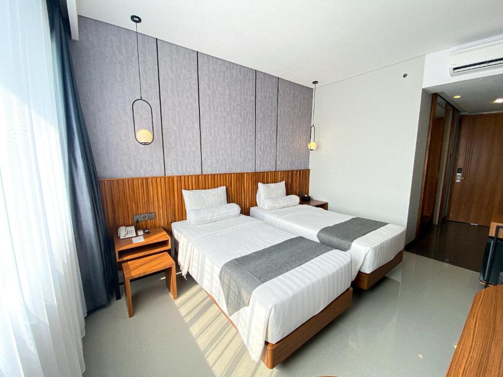 Postel nebo postele na pokoji v ubytování Nata Azana Hotel Ngawi